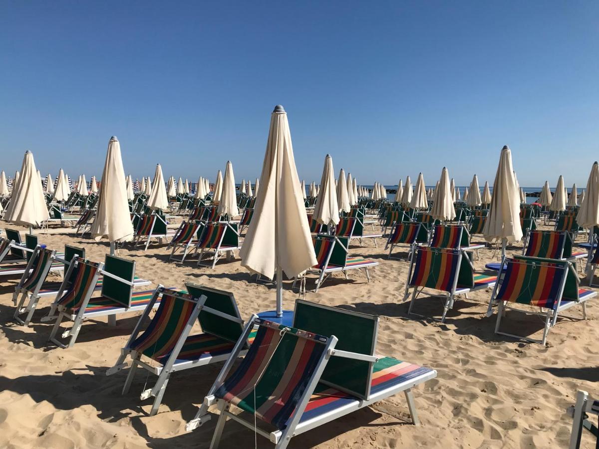 Hotel Flying Pesaro Exterior foto