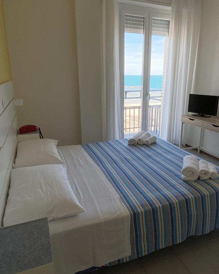Hotel Flying Pesaro Exterior foto