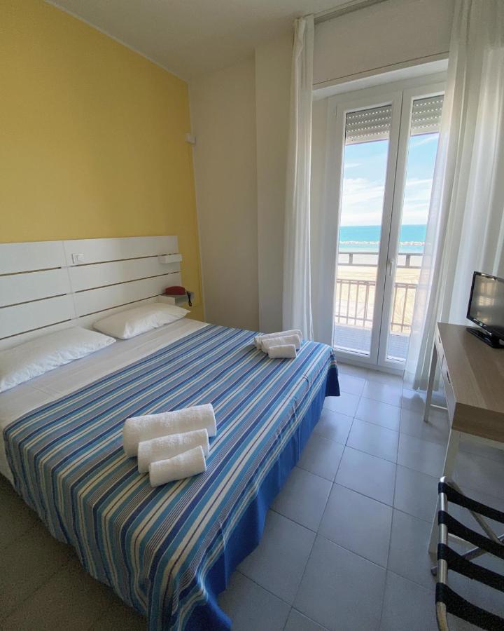 Hotel Flying Pesaro Exterior foto