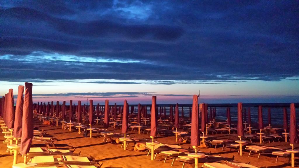 Hotel Flying Pesaro Exterior foto