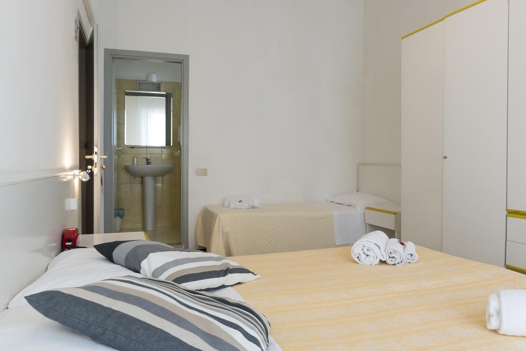Hotel Flying Pesaro Exterior foto